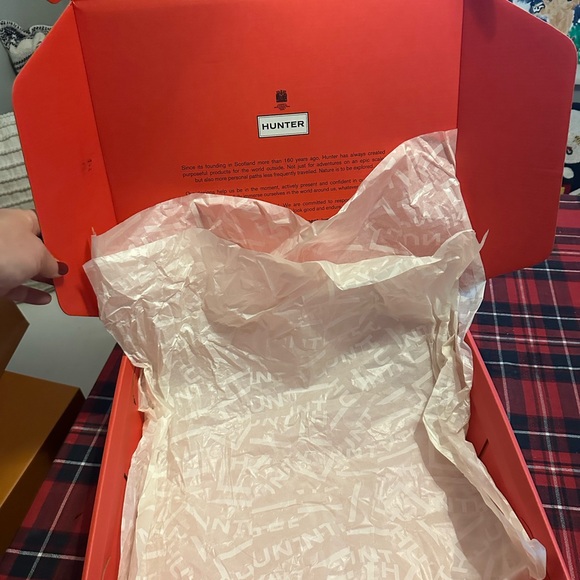 Hunter Red Shoe Box - Picture 3 of 3